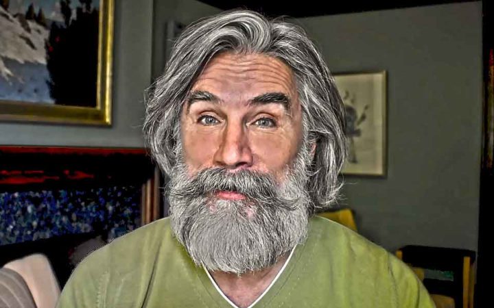 Un homme barbu mature