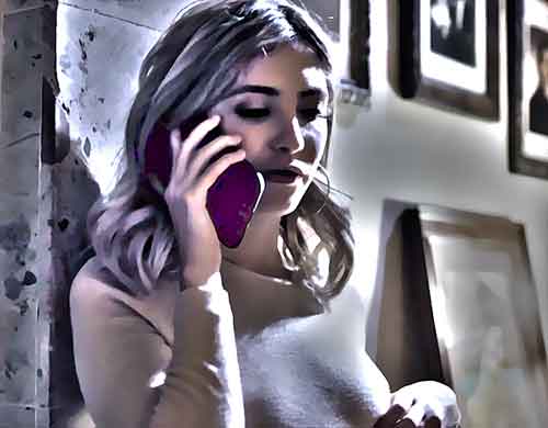 Une femme discute au téléphone