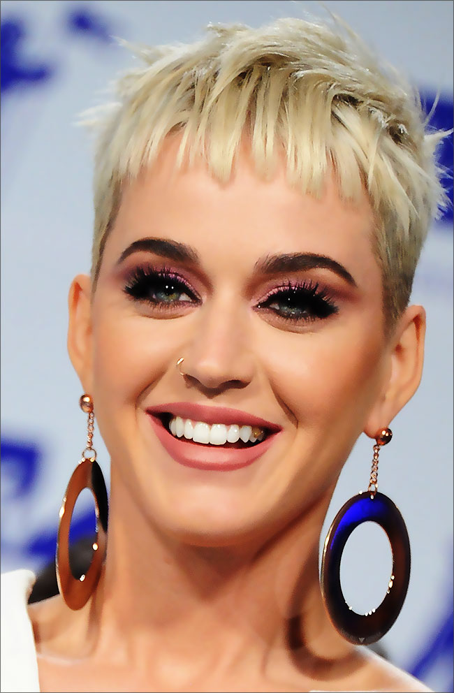 coupée court et frange à la Katy Perry