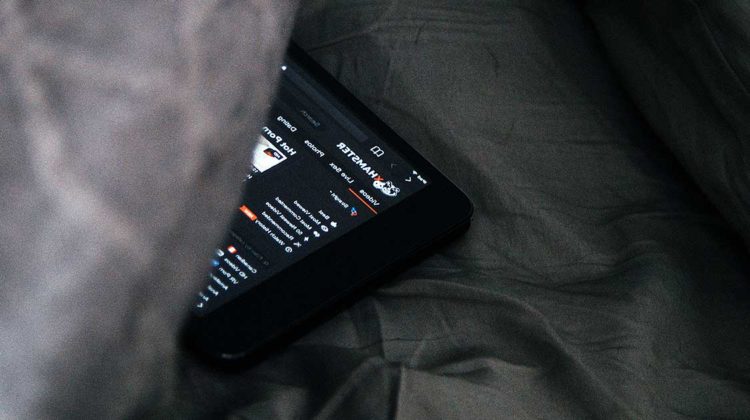 Pornographie sur téléphone