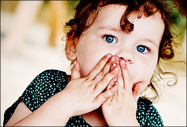 Petite fille qui ment