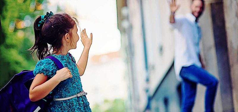 petite fille mineure dit au revoir a son pere