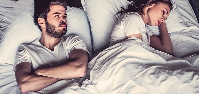 homme envie regarde sa femme qui dort